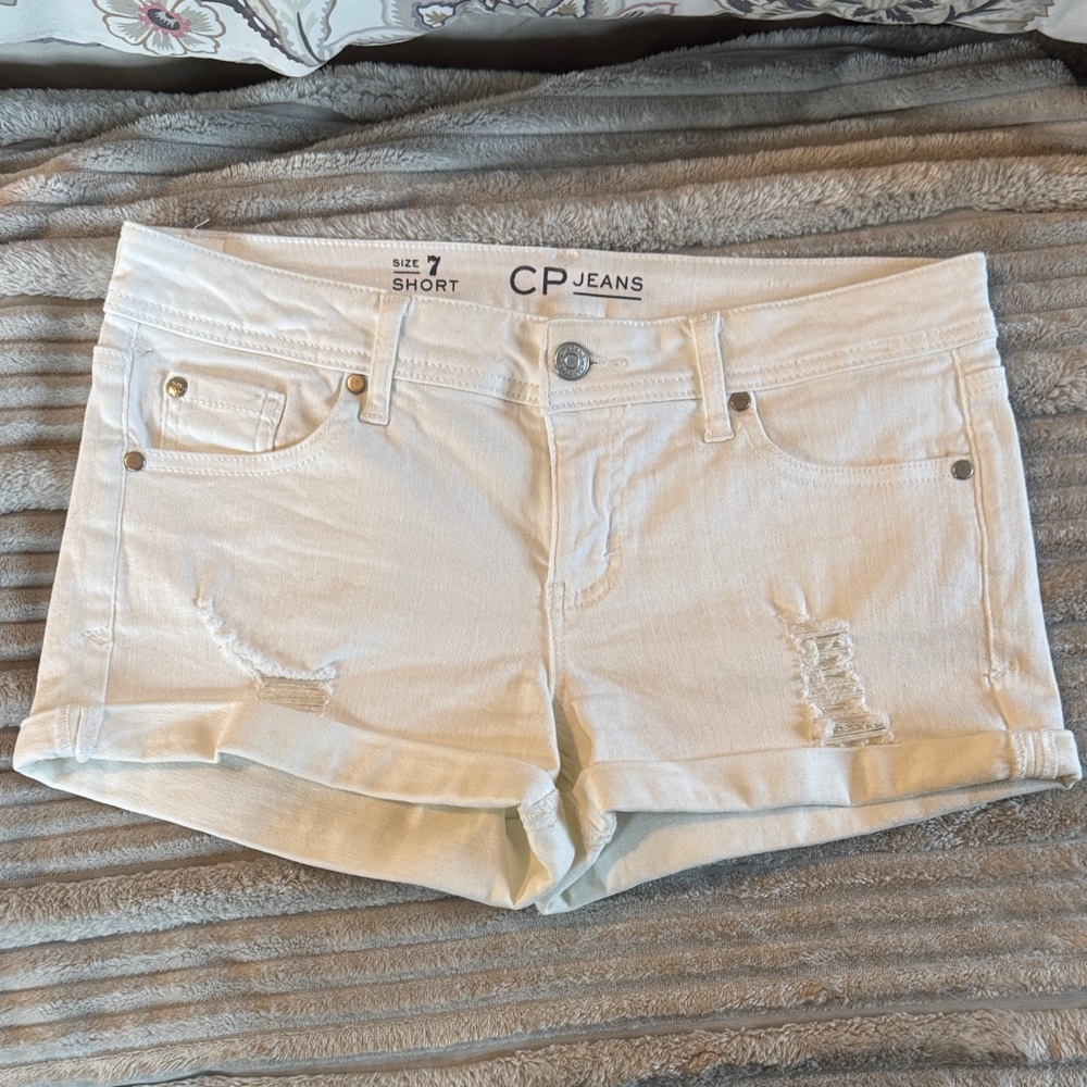 Women's White Distressed Rolled-Hem Denim Shorts - Size 7 Short